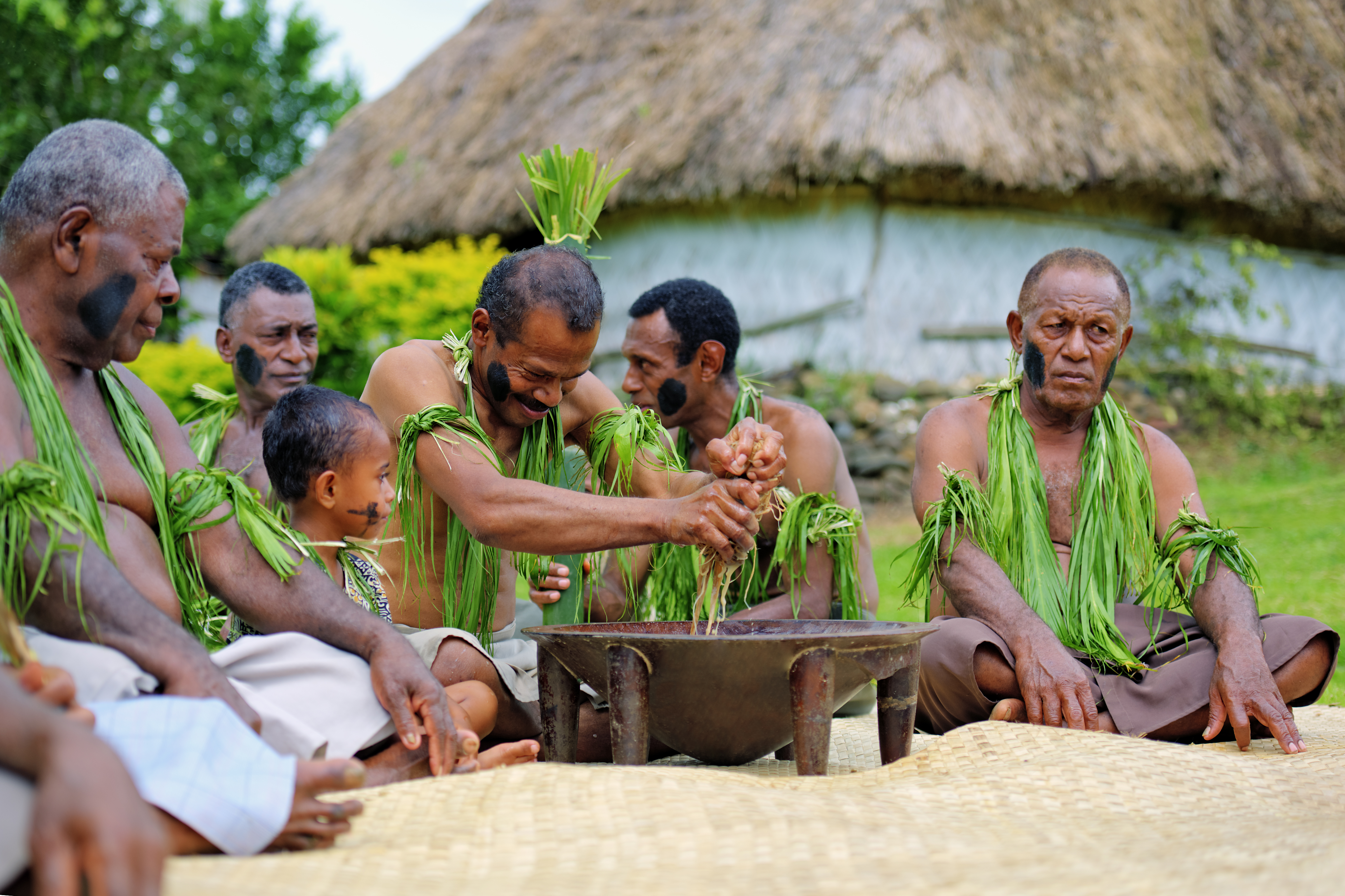 Женщины живущие на острове. Ватулеле Фиджи. Остров Фиджи люди. Культура острова Фиджи. Фиджи люди культура.